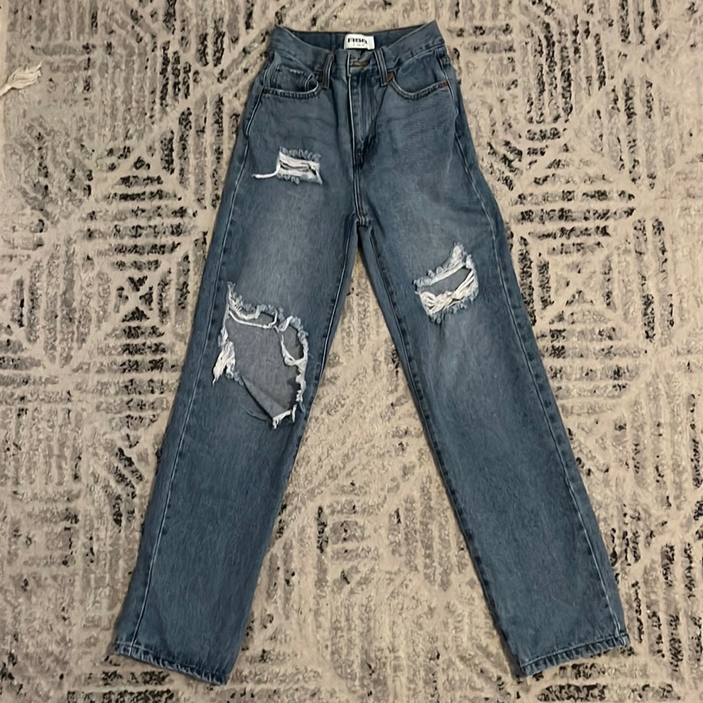 women’s RSQ distressed baggy jeans